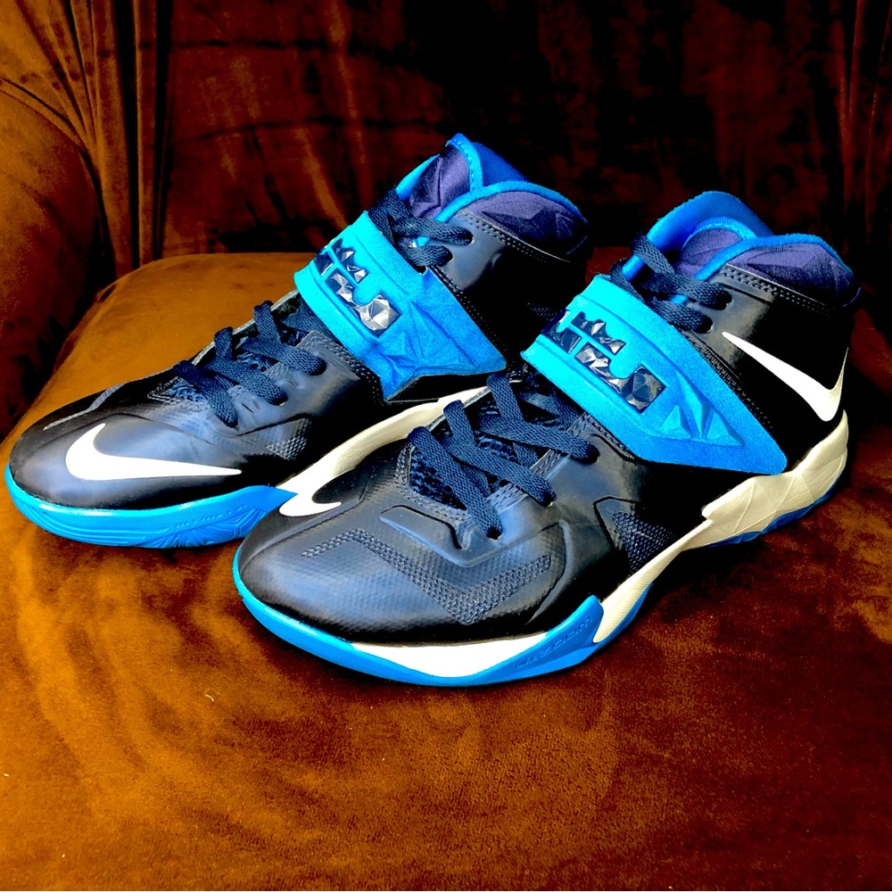 Nike - Lebron James Women's Athletic Shoes - Navy Blue/Royal Blue, US Size 9.5